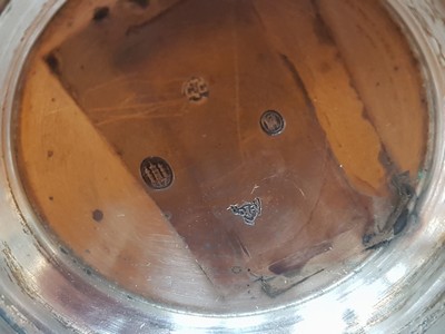 Image 27065304g - Salzstreuer aus Silber, Christian F. Heise, Kopenhagen, 1917, 228g, Hammerschlagdekor, ...