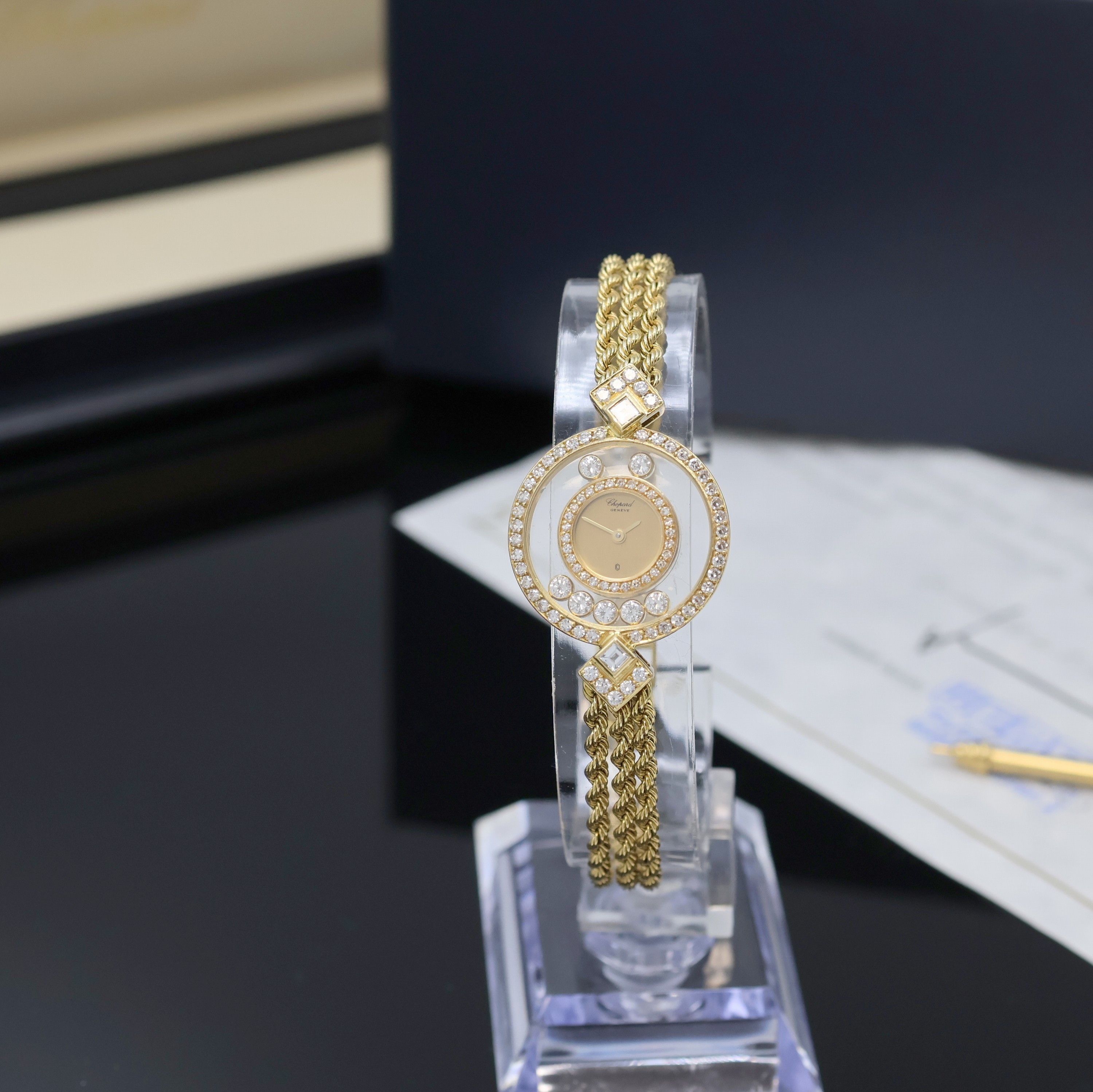 Image 27066123 - CHOPARD Damenarmbanduhr Happy Diamonds in GG 750/000 Referenz 4066, quarz, beids. vergl. ...