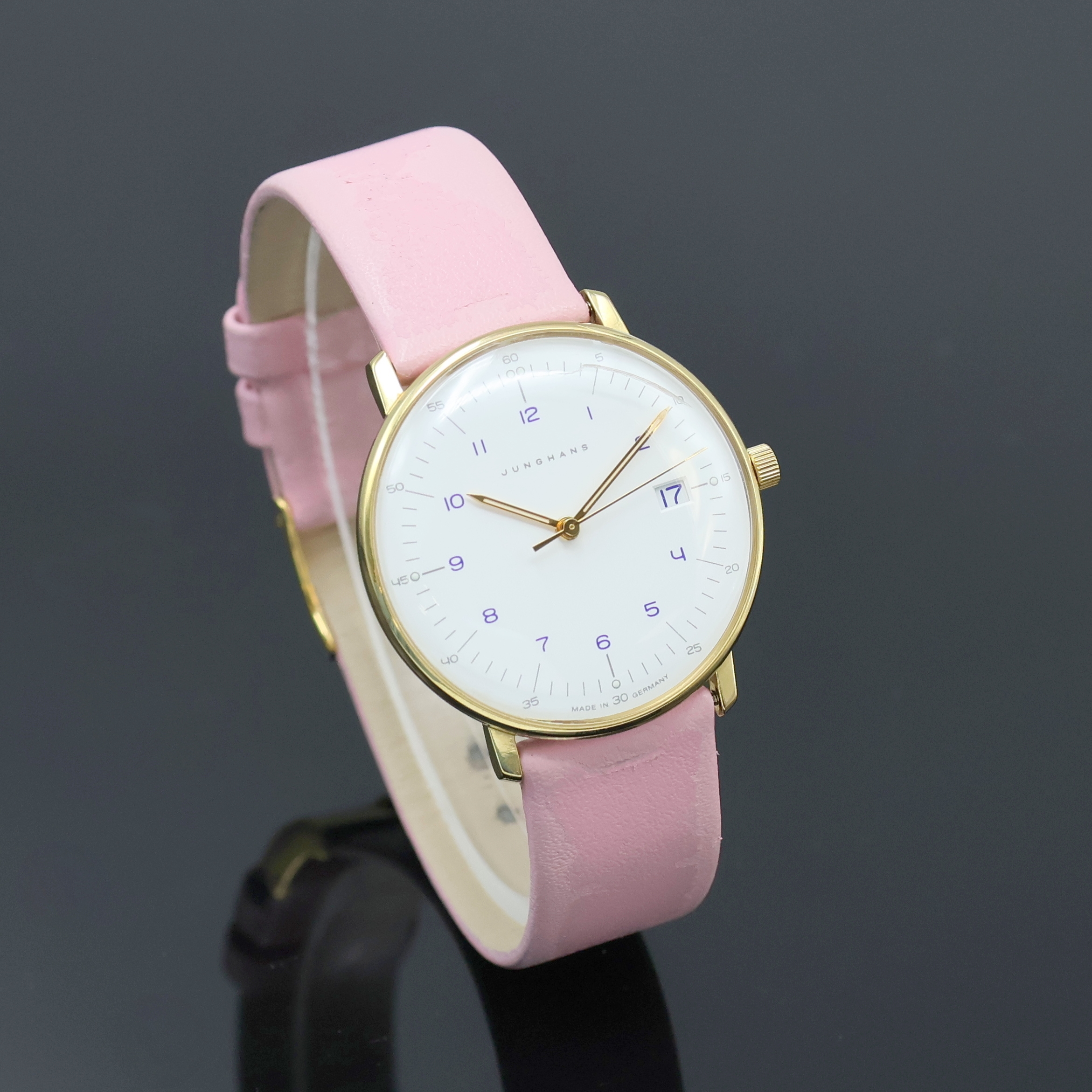Detail b: JUNGHANS Max Bill vergoldete Armbanduhr, Deutschland um 2015, quarz, 2-tlg., verg. Stahlgeh., Boden 4-fach verschr., creme-farb. Zifferbl., blaue ...