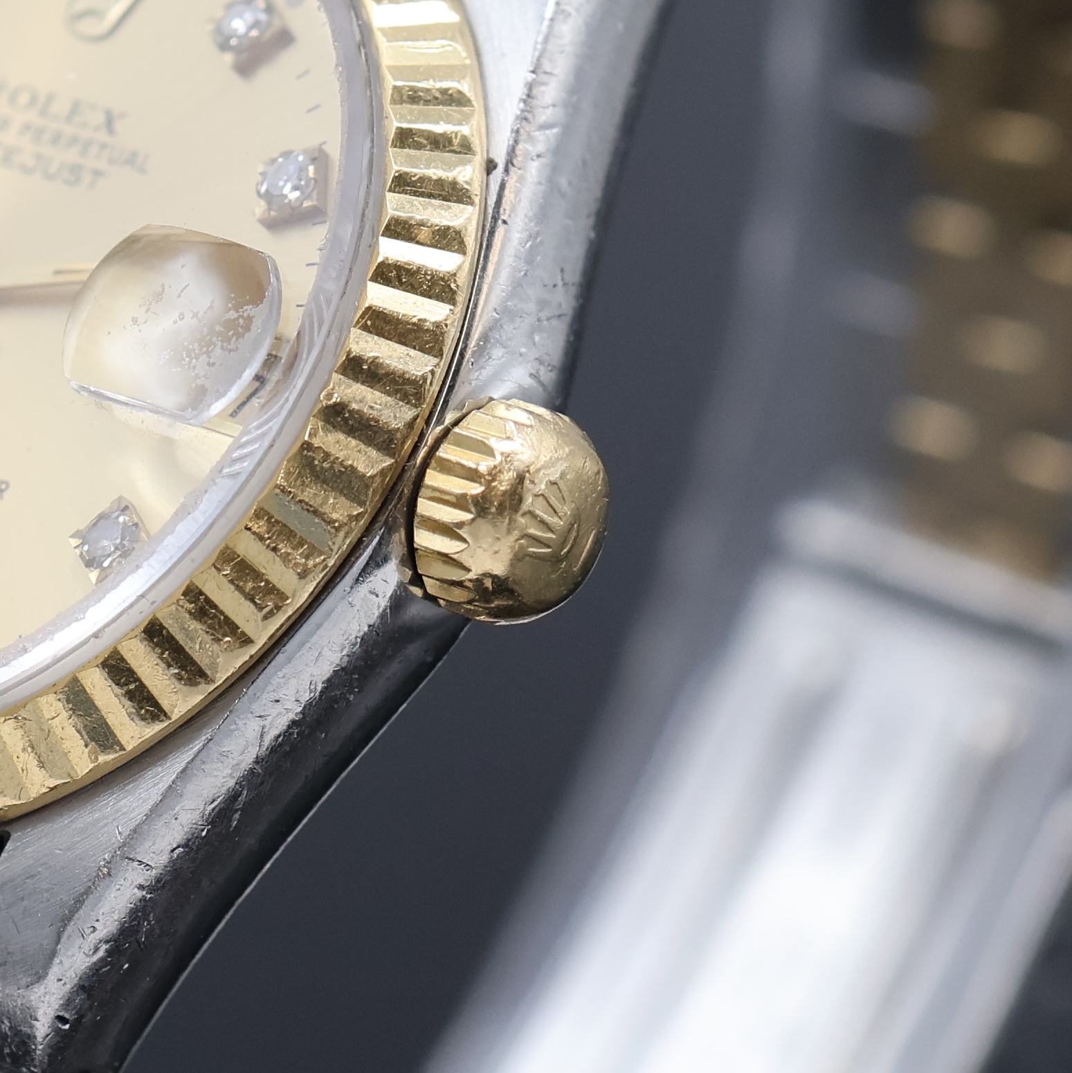 Detail d: ROLEX Datejust Medium-Armbanduhr Referenz 68273 in Stahl/Gold, Schweiz um 1988, Automatik, Oystergeh. m. Riffel-Lünette, Boden u. Krone verschr., ...
