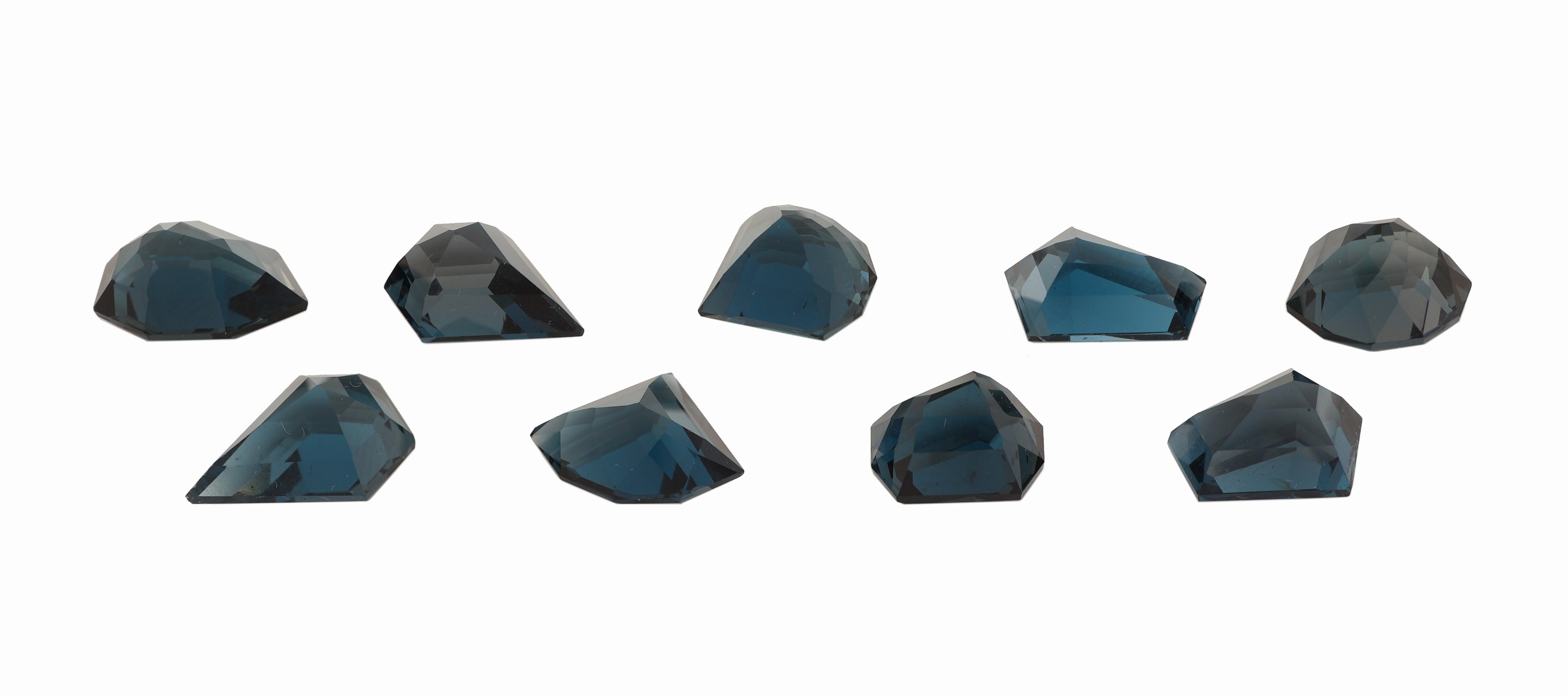 Detail a: Lot 9 lose Londonblue-Topase, zus. ca. 34.22 ct, fancy Schliff in versch. Größen und Formen