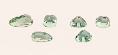 27066572a - Lot 6 lose Hiddenite, zus. ca. 76.96 ct, 1 x Trillion-Schliff, 10.78 ct, 1 x Trillion ...