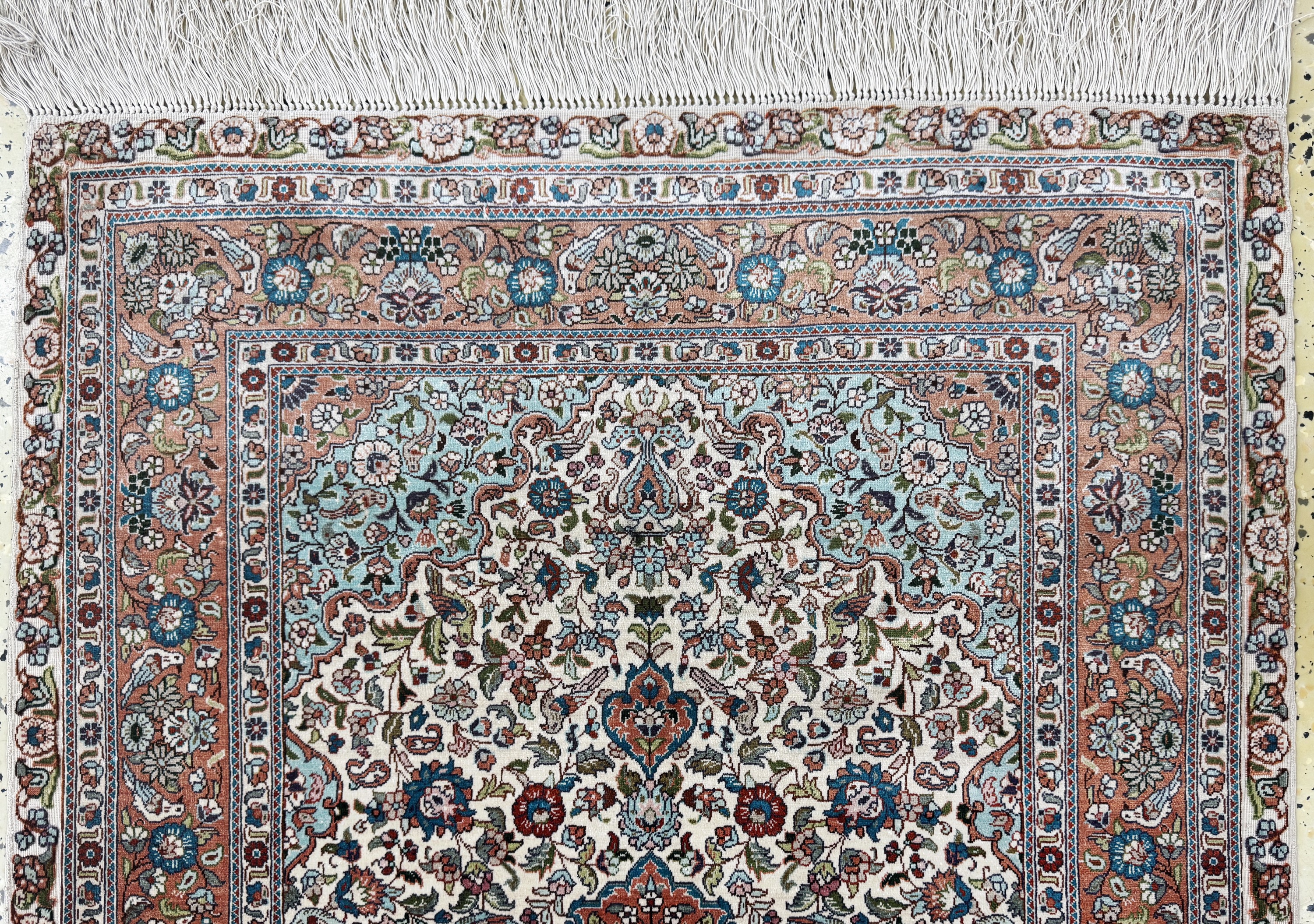 Detail a: Hereke Seide fein, China, Ende 20.Jhd, reine Naturseide, ca. 125 x 80 cm, ca. 1,0 Mio. Kn/qm, EHZ: 1-2