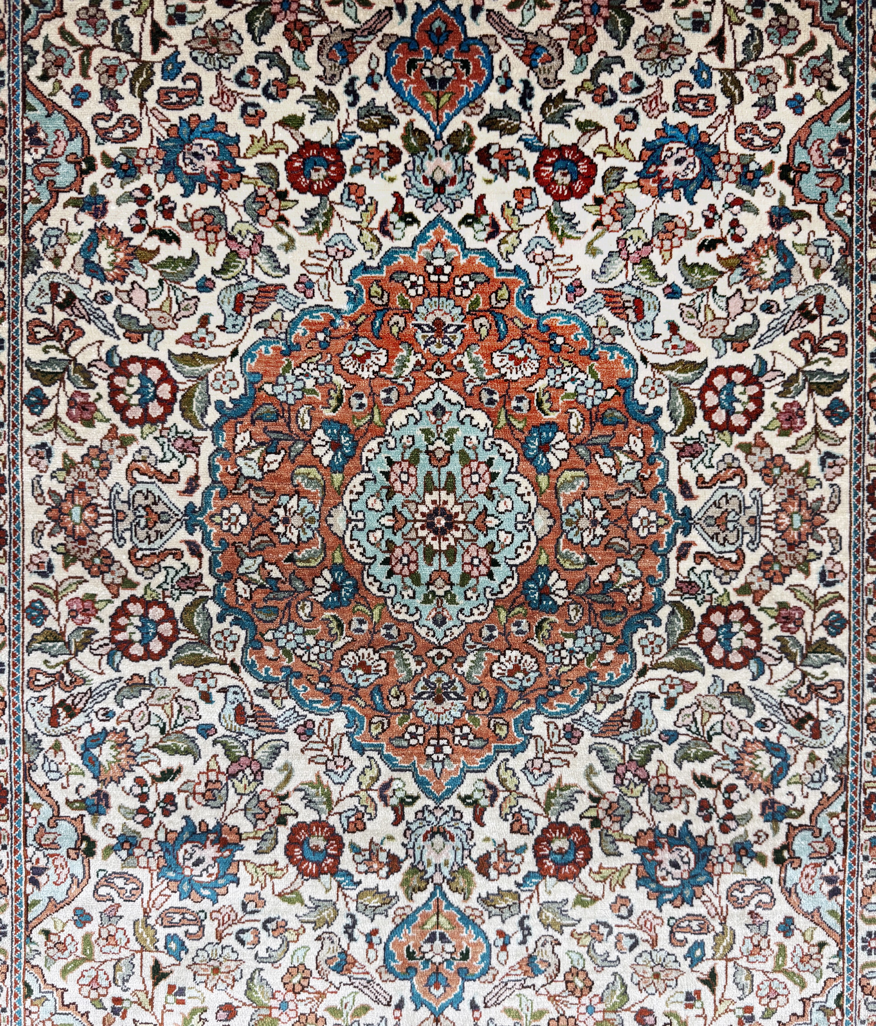 Detail c: Hereke Seide fein, China, Ende 20.Jhd, reine Naturseide, ca. 125 x 80 cm, ca. 1,0 Mio. Kn/qm, EHZ: 1-2