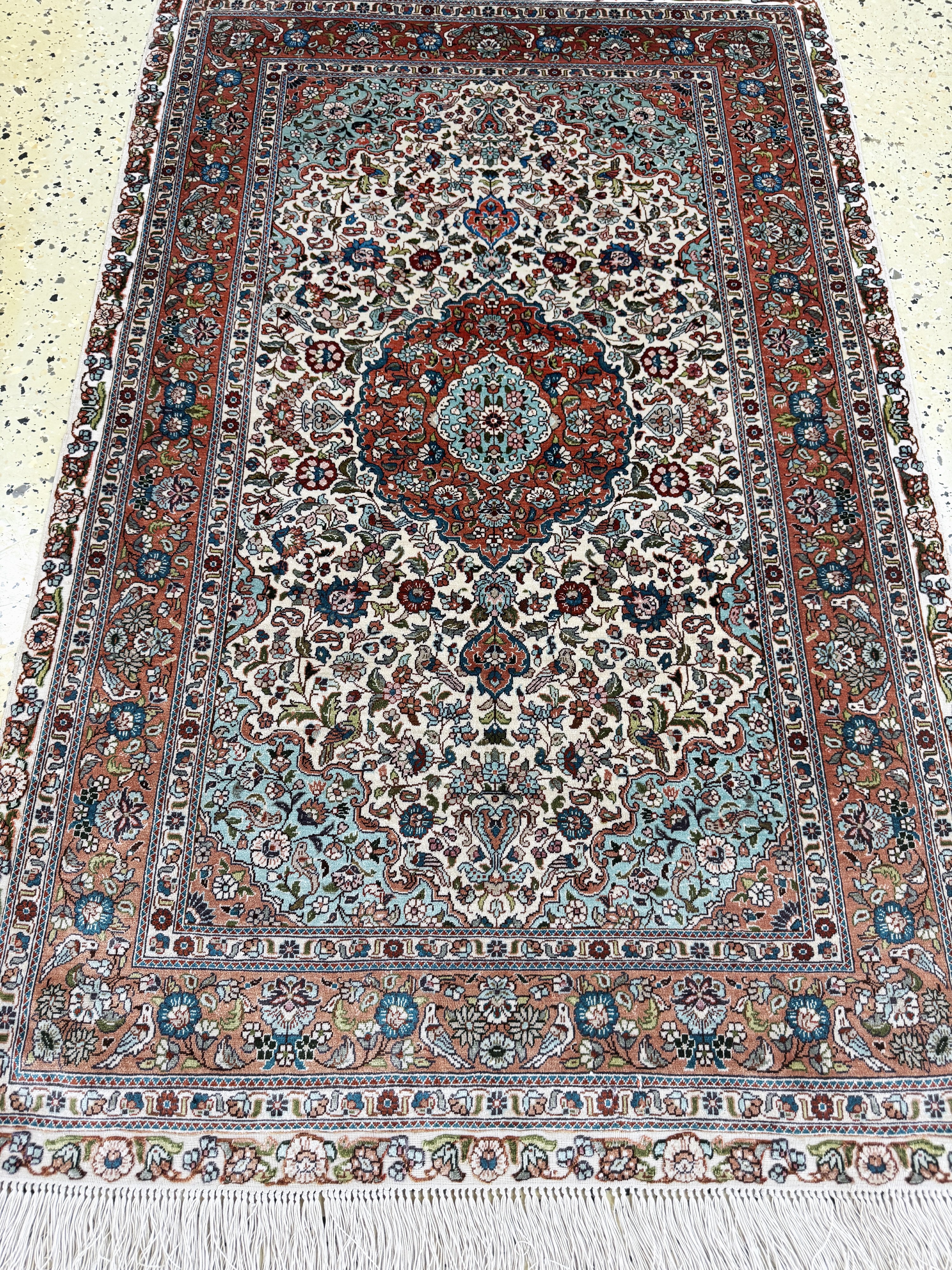 Detail d: Hereke Seide fein, China, Ende 20.Jhd, reine Naturseide, ca. 125 x 80 cm, ca. 1,0 Mio. Kn/qm, EHZ: 1-2