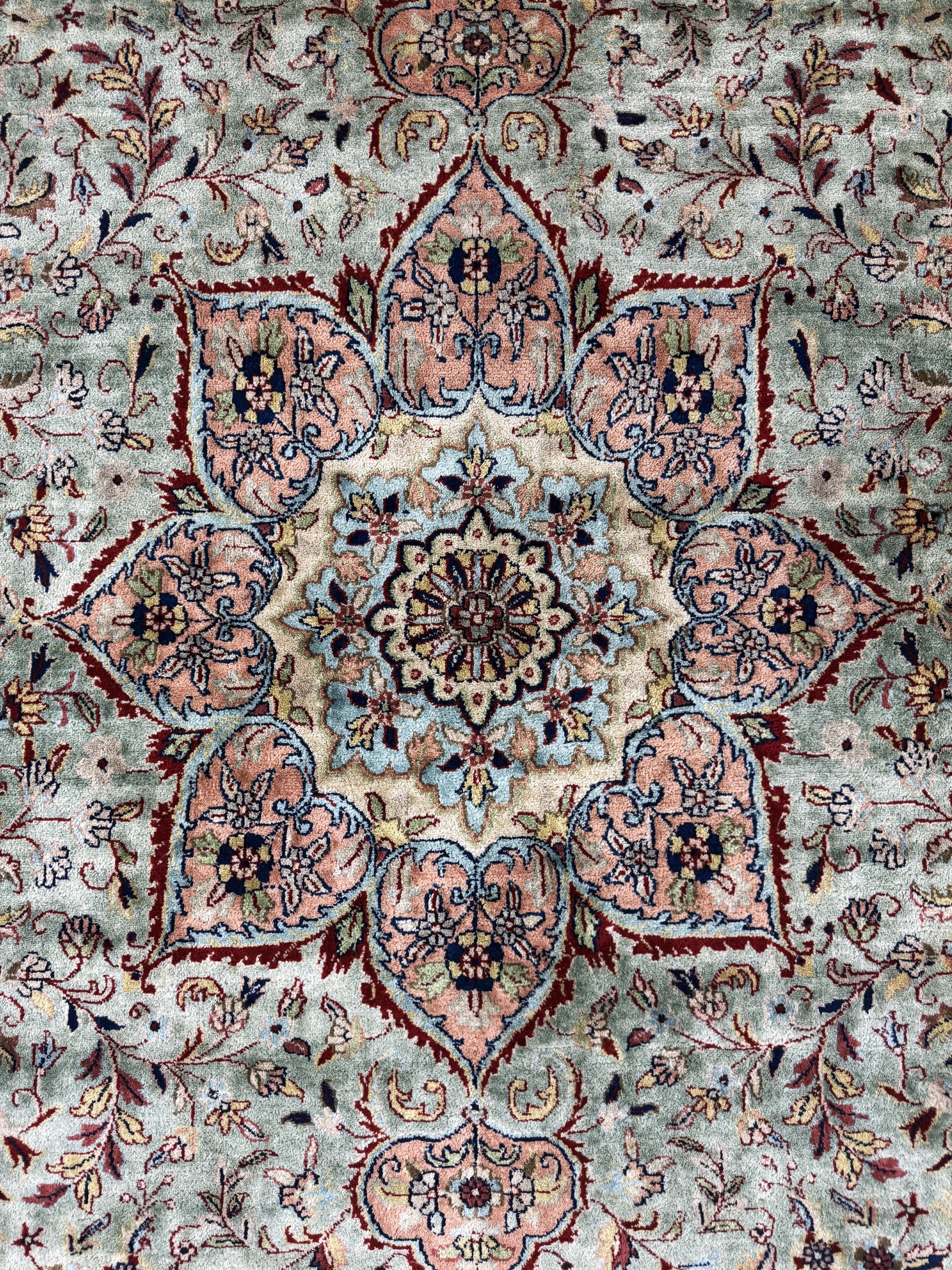 Detail d: Sarogh fein, Indien, Mitte 20.Jhd, Korkwolle auf Baumwolle, ca. 297 x 245 cm, EHZ: 2