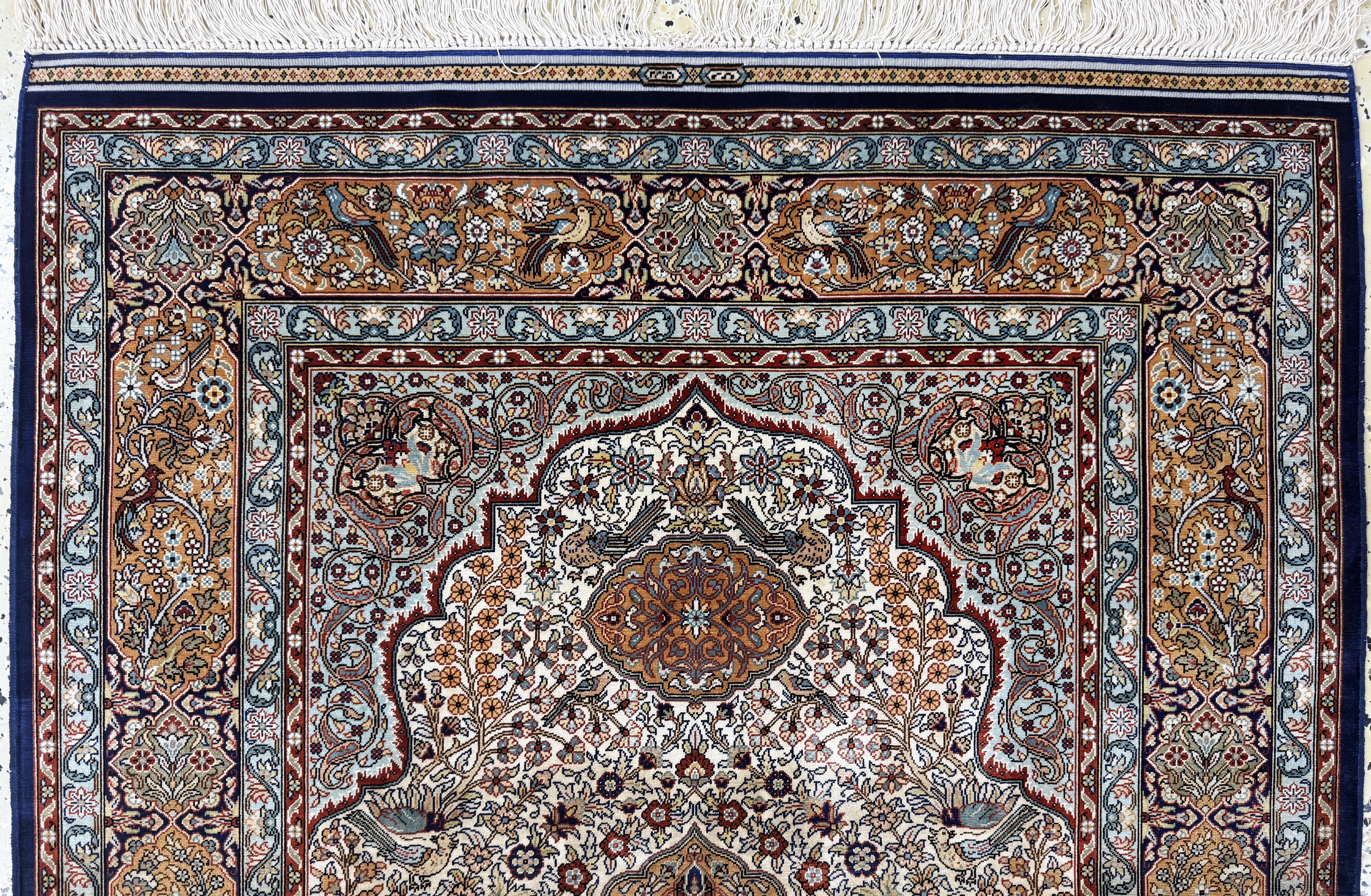 Detail a: "Doppelseitiger"Hereke fein, Türkei,signiert"Darin", Ende 20.Jhd, reine Naturseide, ca. 120 x 85 cm, ca. 1,0 Mio. Kn/qm, EHZ: 1
