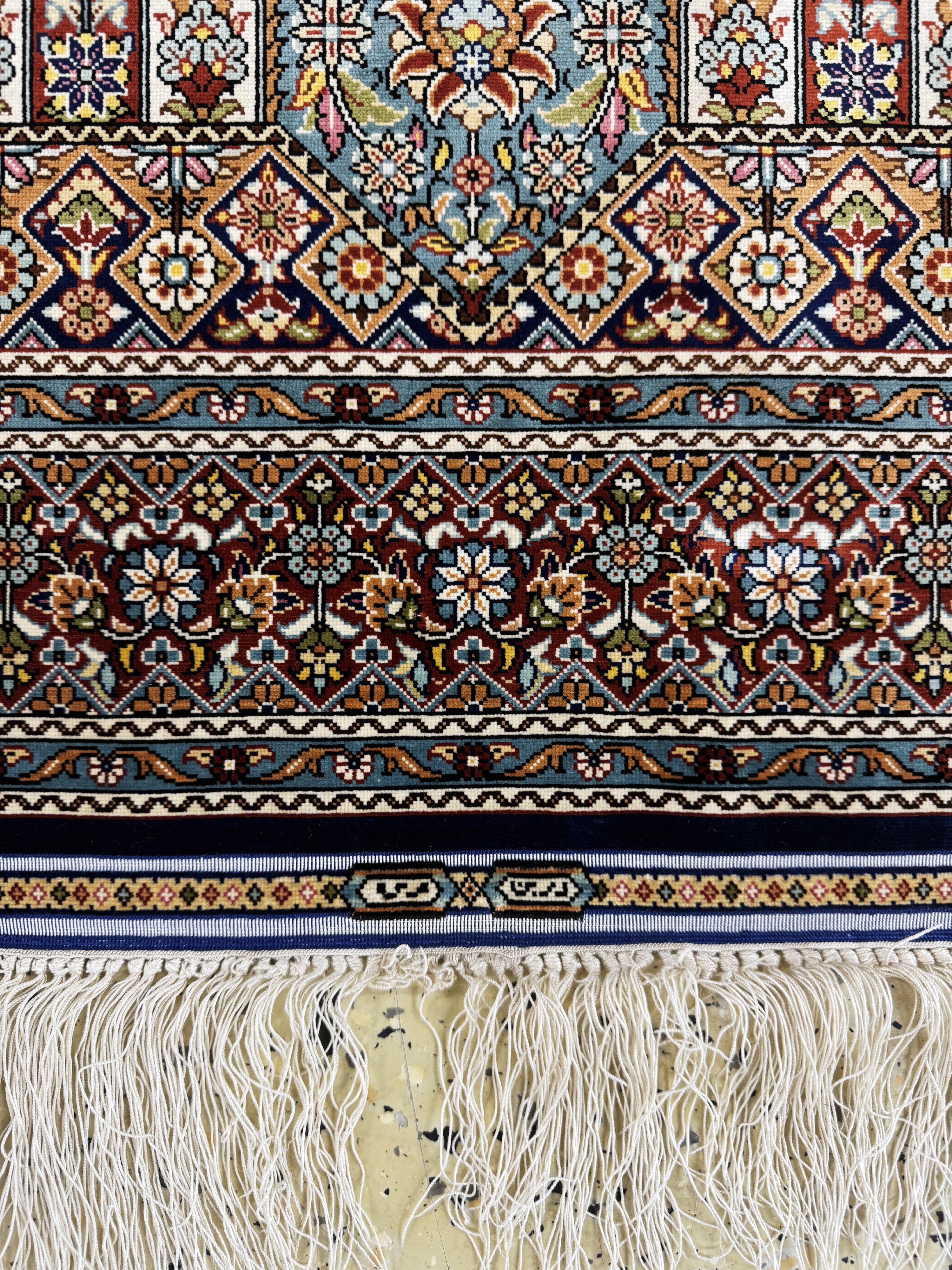 Detail g: "Doppelseitiger"Hereke fein, Türkei,signiert"Darin", Ende 20.Jhd, reine Naturseide, ca. 120 x 85 cm, ca. 1,0 Mio. Kn/qm, EHZ: 1