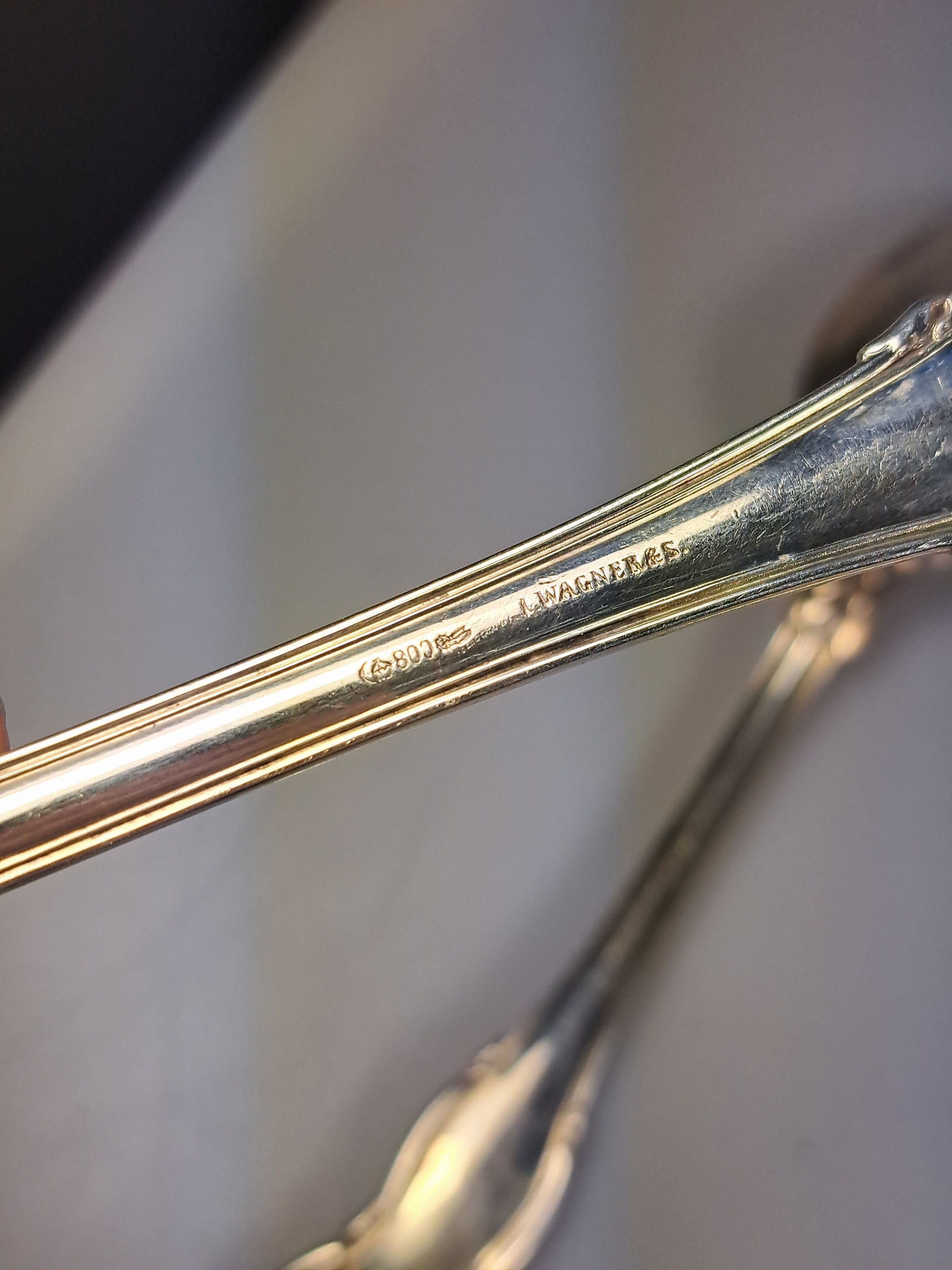 Detail g: 9-tlg. preußisches Besteckset, I. Wagner & Sohn, Berlin, um 1880, 800 Silber, je 3 Menügabeln, Löffel und Messer, Akanthusblatt- und Muscheldekor, ...