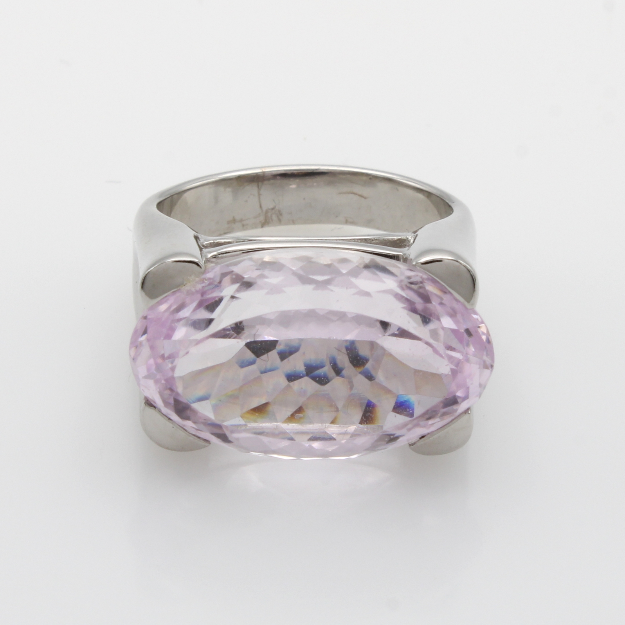 Image 27066688 - Ring mit Kunzit, WG 585/000, ovaler Kunzit in breiter Krappenfassung ca. 16.75 ct, Ring- ...