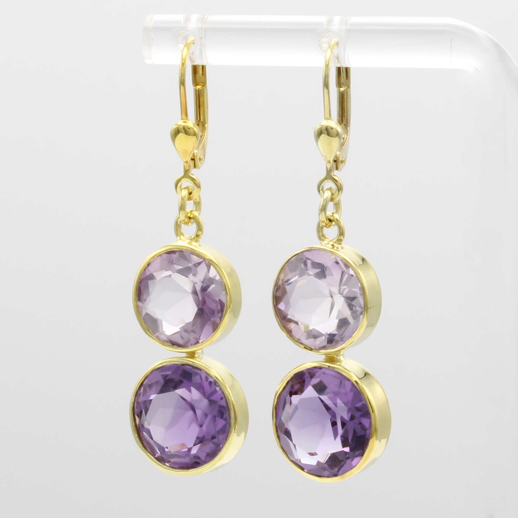 Image 27066695 - Paar Ohrgehänge mit Amethysten, GG 585/000, 4 runde Amethyste in versch. Farbtönen ...