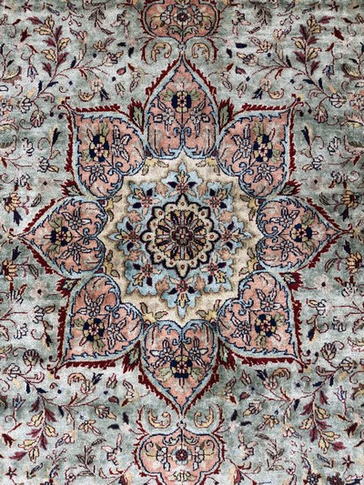 27066646d - Sarogh fein, Indien, Mitte 20.Jhd, Korkwolle auf Baumwolle, ca. 297 x 245 cm, EHZ: 2 ...