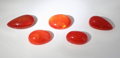 27066651b - Lot 5 lose rote Opale, zus. ca. 40.48 ct, Cabochons in versch. Größen, Formen und ...