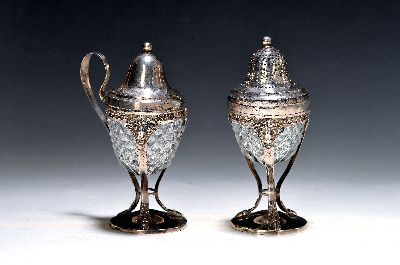 Image Salzstreuer und Bügelgefäß für Kaviar, deutsch, um 1800, 13 Lot Silber, ...