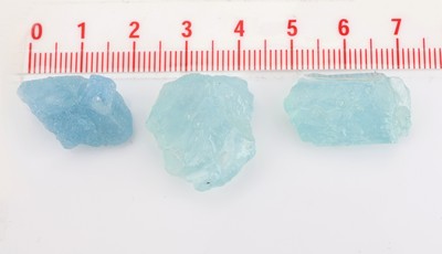 27066671a - Lot lose Aquamarin-Rohsteine, zus. ca. 786.95 ct, versch. Größen, Formen und ...