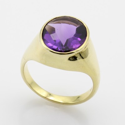 27066681a - Ring mit Amethyst, GG 585/000, ovaler, facett. Amethyst im Bufftop ca. 6 ct, RW ca. 64 ...