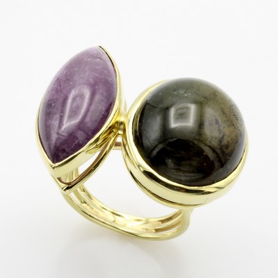 27066684a - Ring mit Farbsteincabochons, GG 585/000, navettef. Amethyst u. grüner, runder Turmalin ...