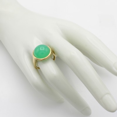 27066694b - Ring mit Chrysopras, GG 585/000, runder Chrysoprascabochon in glatter Fassung, RW ca. 58 ...