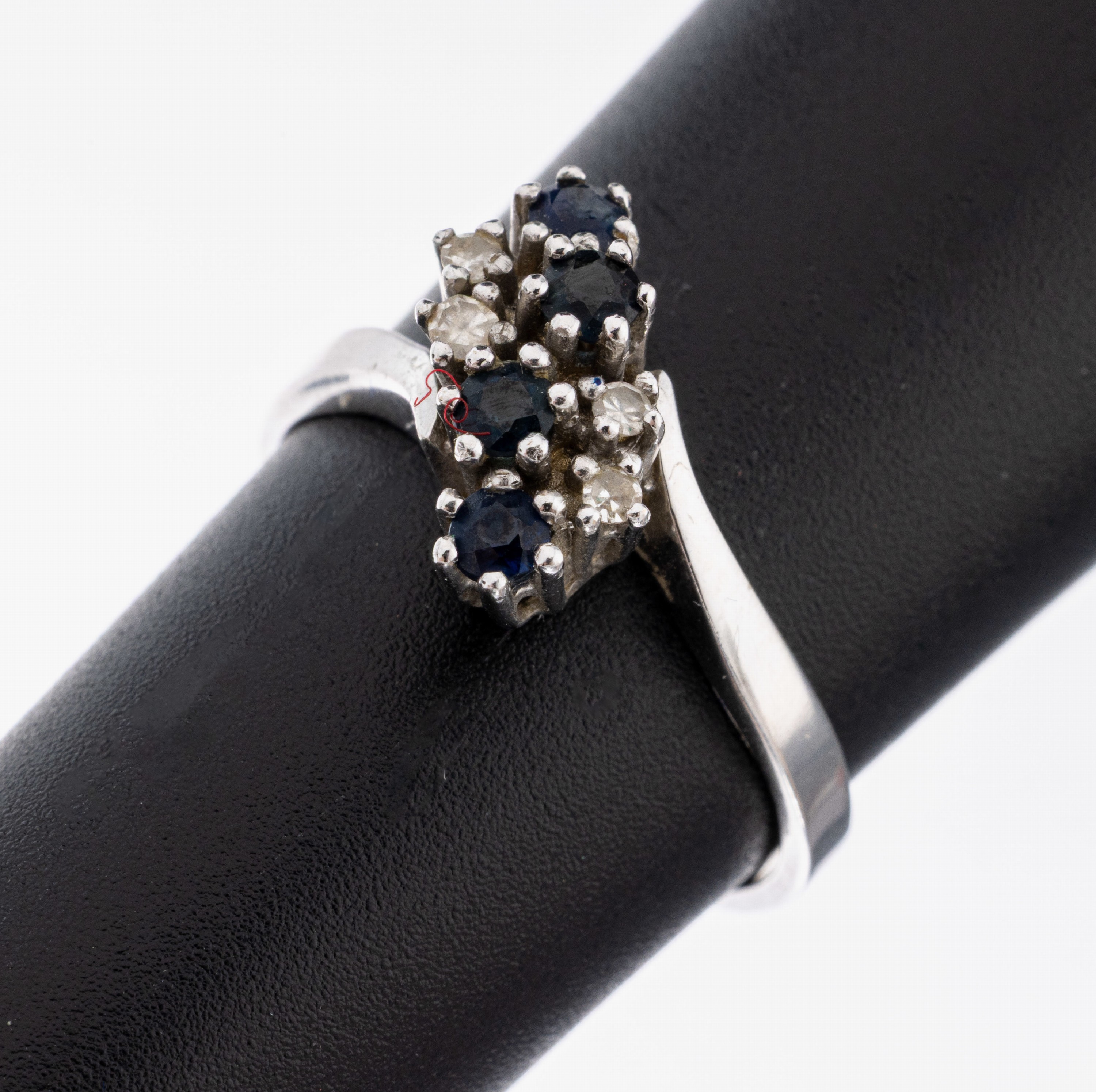 Image 27066730 - 14 kt Gold Saphir-Diamant-Ring, WG 585/000,4 rundfacett. Saphire zus. ca. 0.20 ct, 4 ...