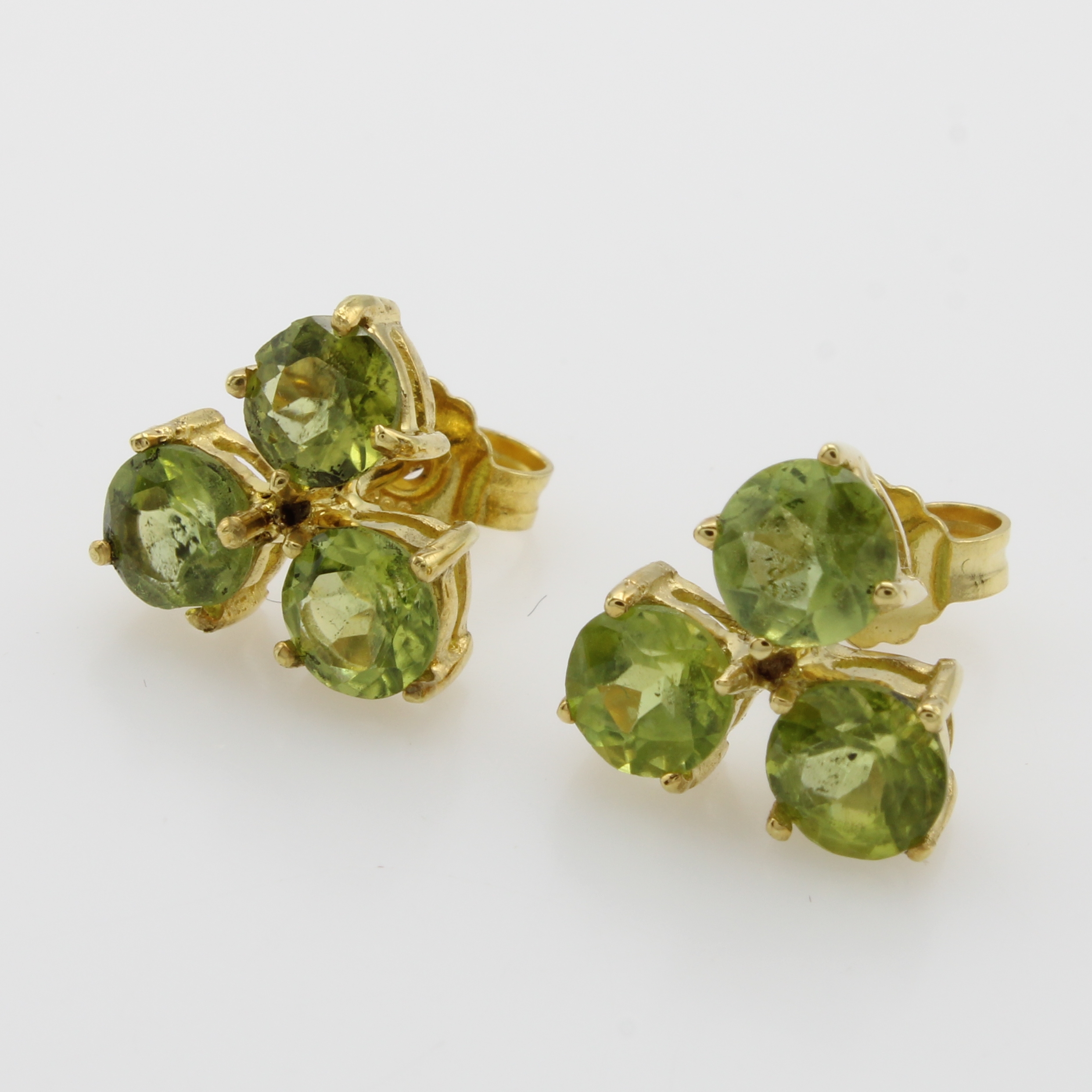 Image 27066791 - Paar Ohrstecker mit Peridots, GG 585/000, 6 runde Peridots in Krappenfassungen zus. ca. ...