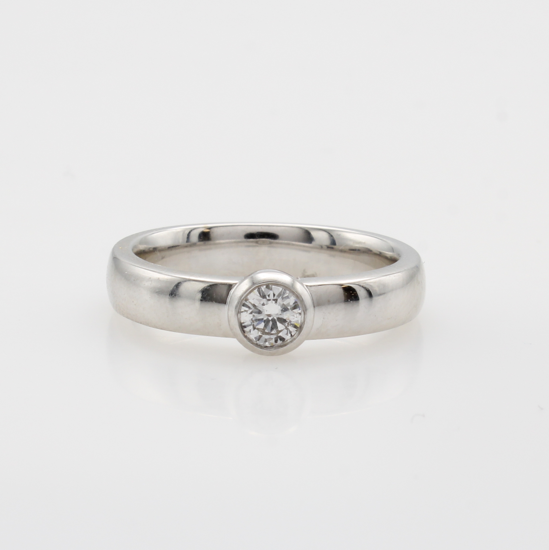 Image 27066796 - Ring mit Brillant, WG 585/000, Brill. in Zargenfassung ca. 0.23 ct Weiß/si, RW ca. 54 ...