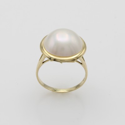 27066703a - Ring mit Mabéperle, GG 585/000, runde Perle in glatter Fassung, RW ca. 60 Schätzpreis: ...