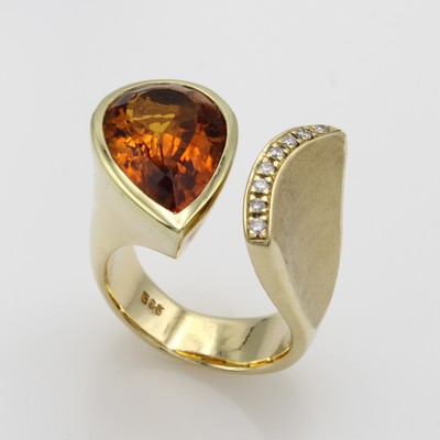 27066716a - Ring mit Citrin und Brillanten, GG 585/000, z.T. matt., Citrintropfen ca. 5.25 ct, ...