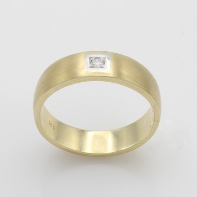 27066770a - Herrenring mit Brillant, GG 585/000, z.T. matt., Brill. in rhod. Carrée gef. ca. 0.05 ...