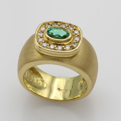 27066785a - Ring mit Smaragd und Brillanten, GG 750/000, z.T. matt., ovaler Smaragd ca. 0.55 ct ...