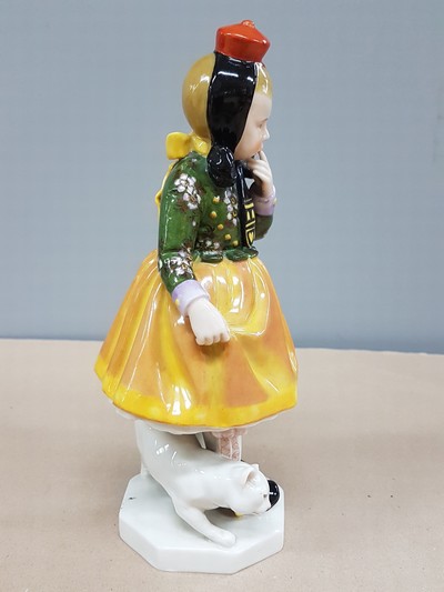 27066799c - Porzellanfigur, Schwarzburger Werkstätten, 1926-1937, Mädchen in Tracht, Modellnr. U ...
