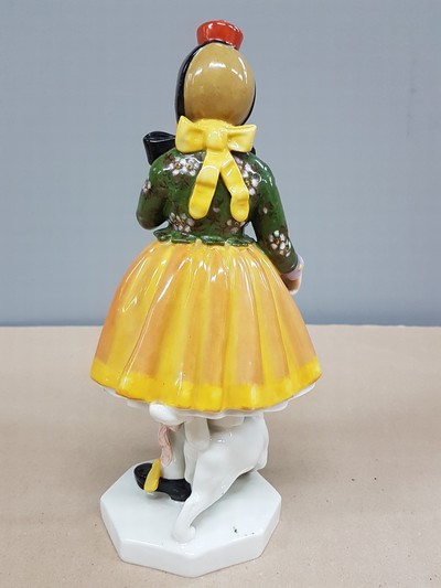 27066799d - Porzellanfigur, Schwarzburger Werkstätten, 1926-1937, Mädchen in Tracht, Modellnr. U ...
