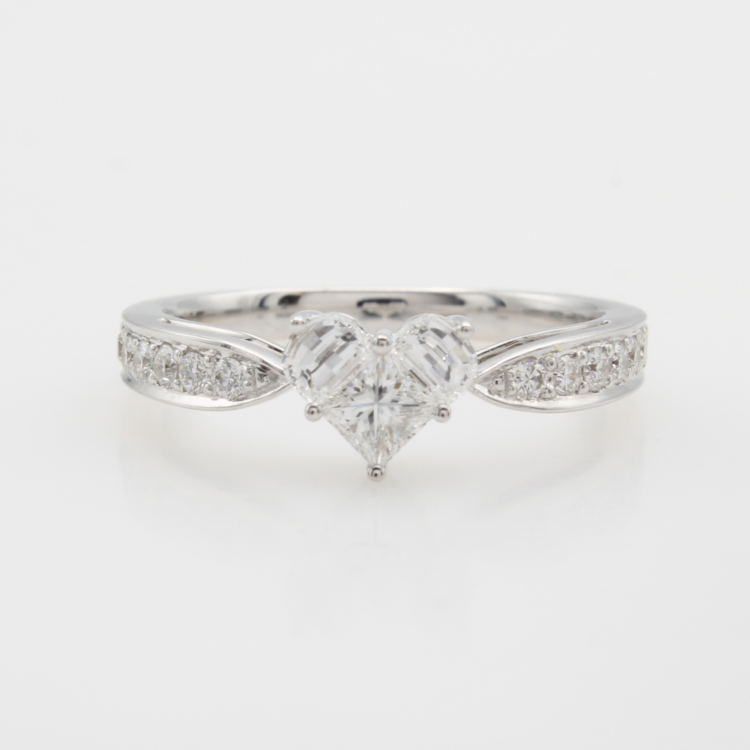 Image 27066932 - Ring mit Brillanten und Diamanten ´invisible setting´, WG 750/000, Diam. in Herzform ...