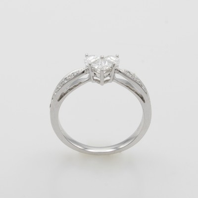 27066932a - Ring mit Brillanten und Diamanten ´invisible setting´, WG 750/000, Diam. in Herzform ...
