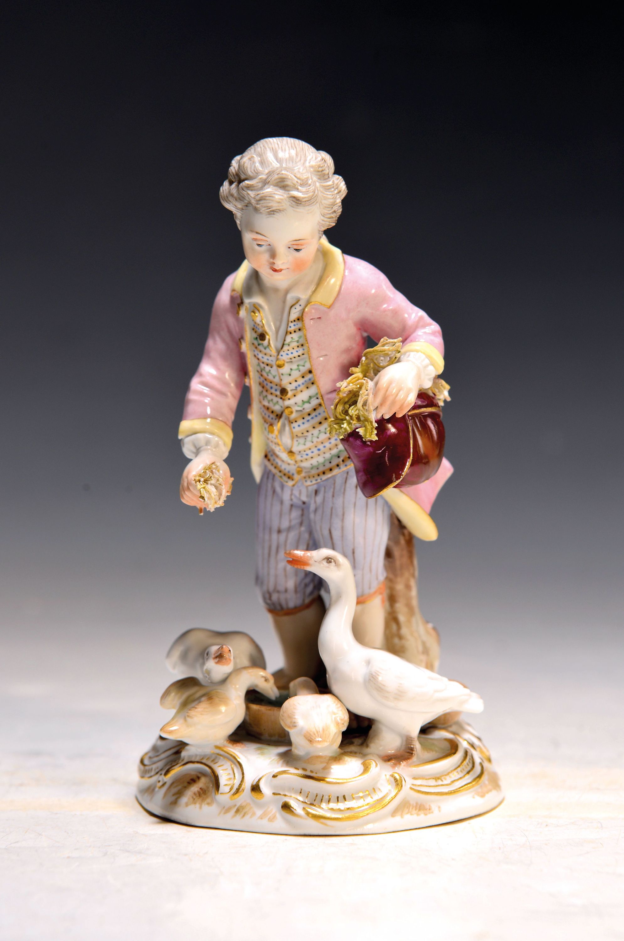 Image 27067213 - Porzellangruppe, Meissen, um 1850-1924, Knabe beim Gänsefüttern, Entwurf Johann ...