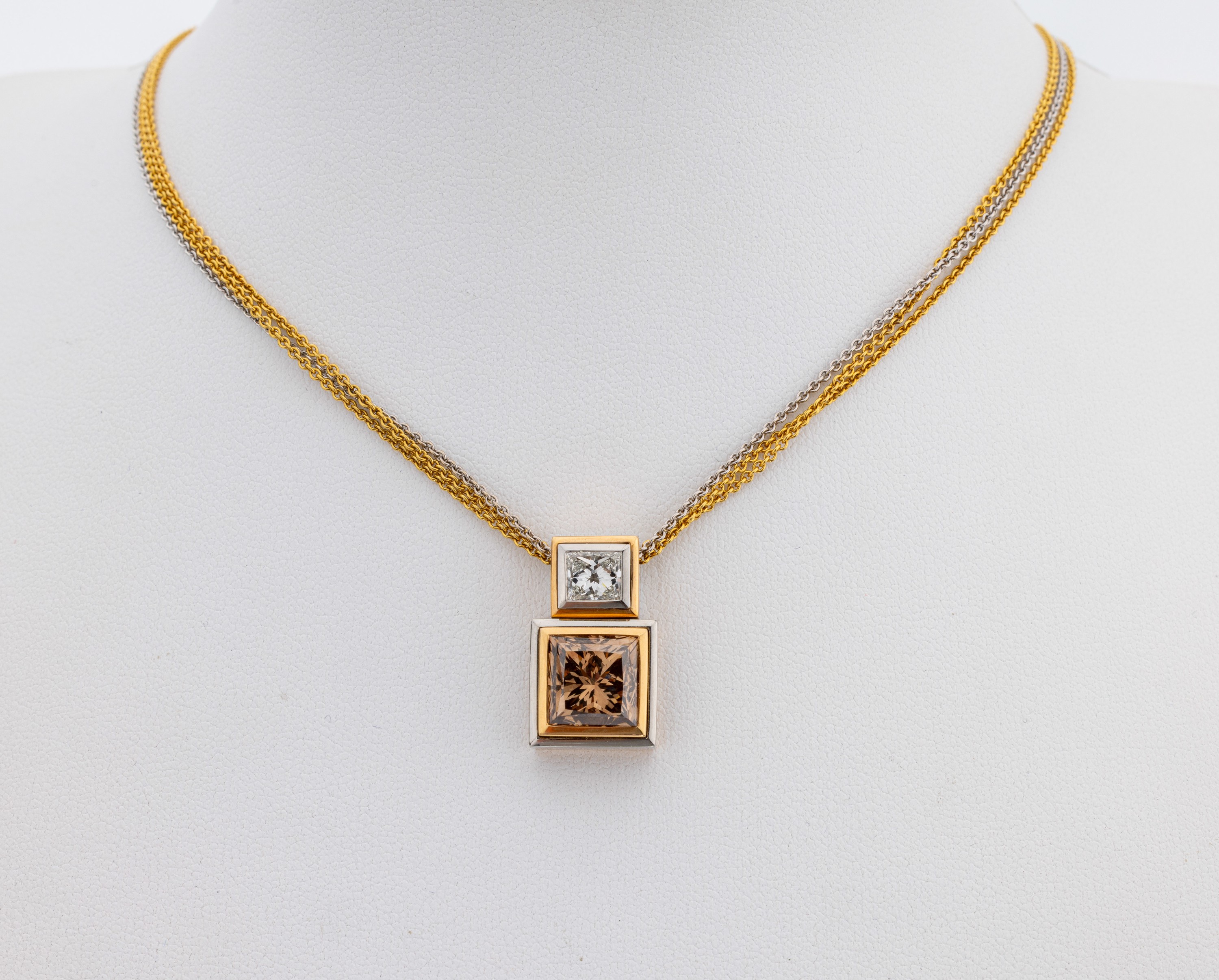 Image 27067262 - 18 kt Gold und Platin Diamant-Anhänger, GG/RoseG 750/000 und Pt 950, an 3-rhg. Kette, ...