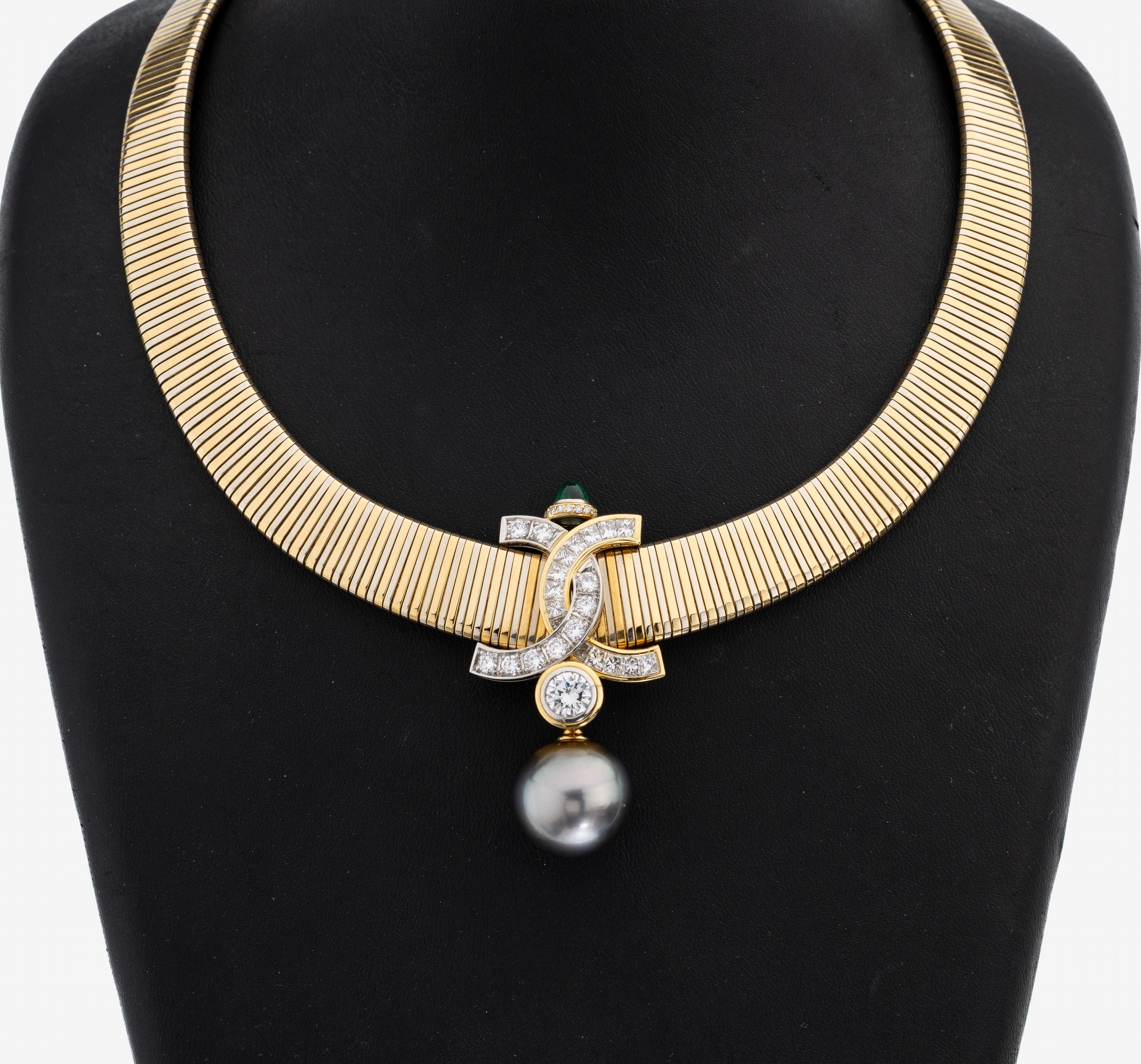 Image 27067263 - 18 kt Gold und Platin Diamant-Perl-Smaragd- Collier, GG 750/000 und Platin, ...