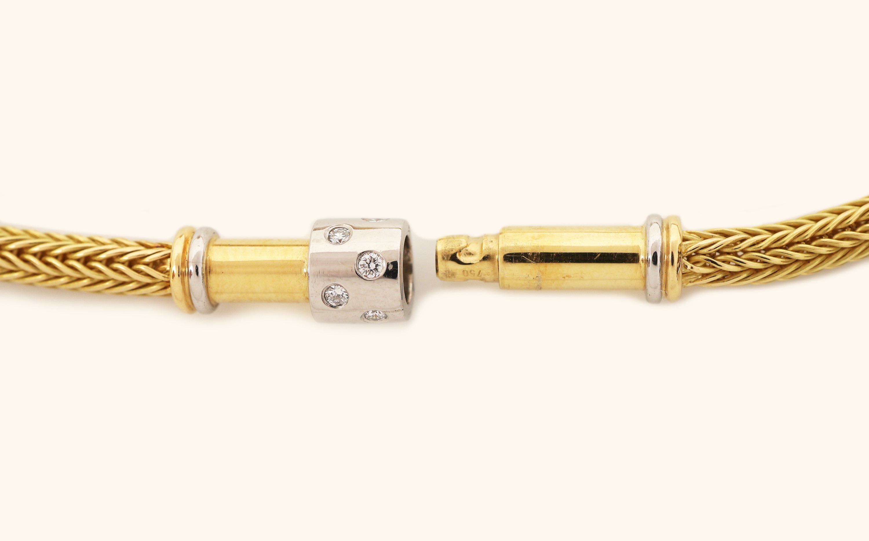 Detail d: 18 kt Gold Rutilquarz-Rubellit-Anhänger, GG/WG 750/000, Einzelanfertigung eines renommierten Idar-Obersteiner Goldschmieds, gr. ovaler Rutilquarz ...