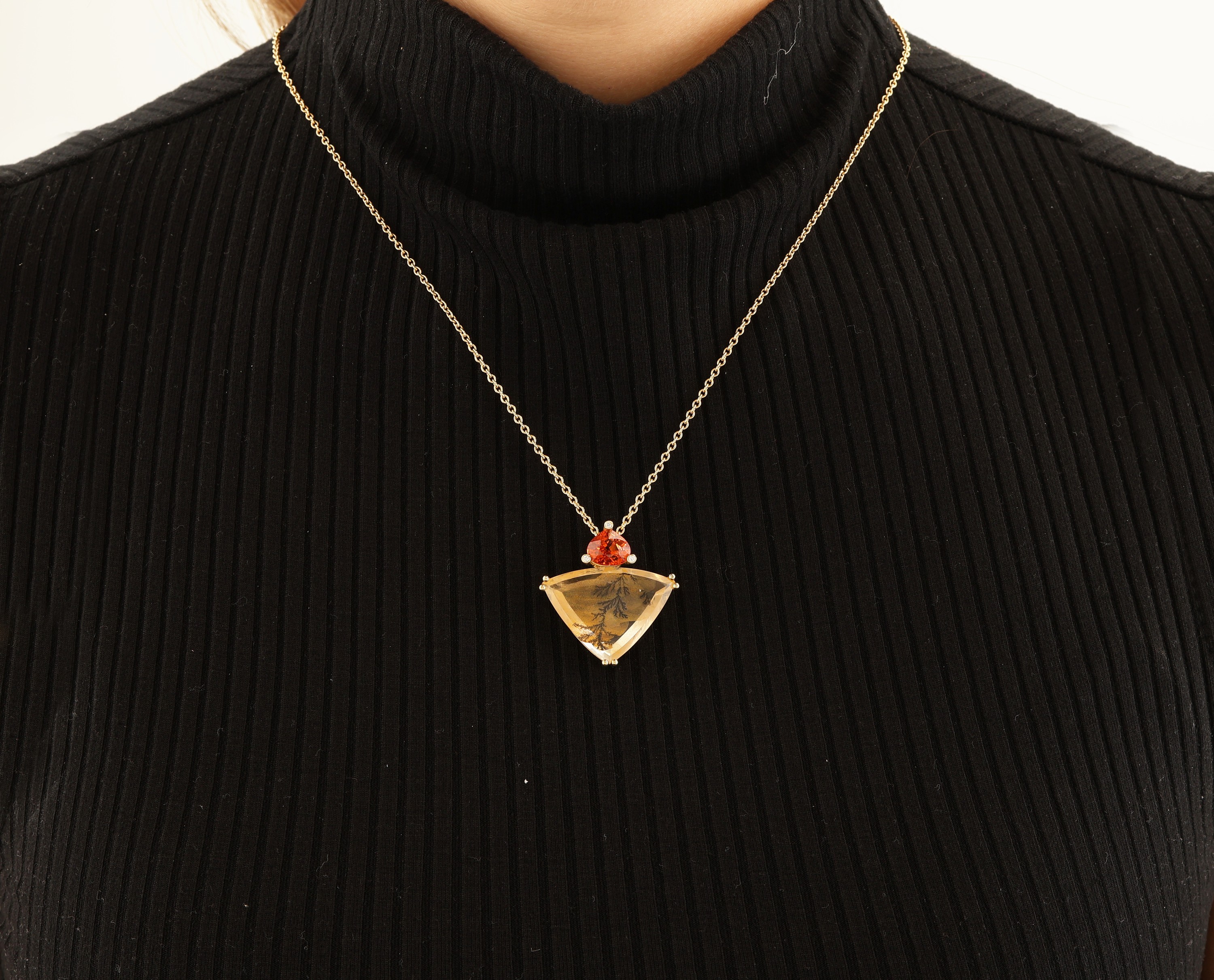 Detail e: 18 kt Gold Dendritachat-Mandaringranat -Brillant-Anhänger, GG 750/000, Einzelanfertigung eines renommierten Idar -Obersteiner Goldschmieds, ...