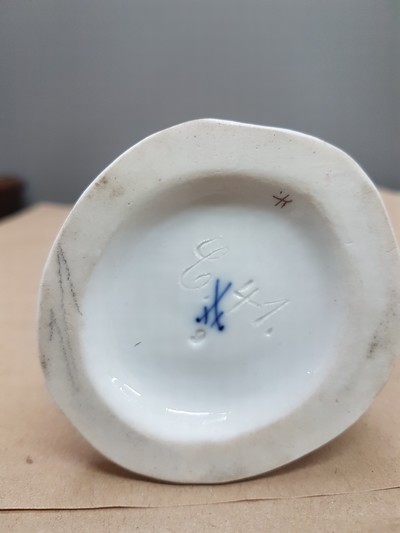 27067213f - Porzellangruppe, Meissen, um 1850-1924, Knabe beim Gänsefüttern, Entwurf Johann ...