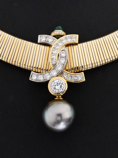 27067263a - 18 kt Gold und Platin Diamant-Perl-Smaragd- Collier, GG 750/000 und Platin, ...