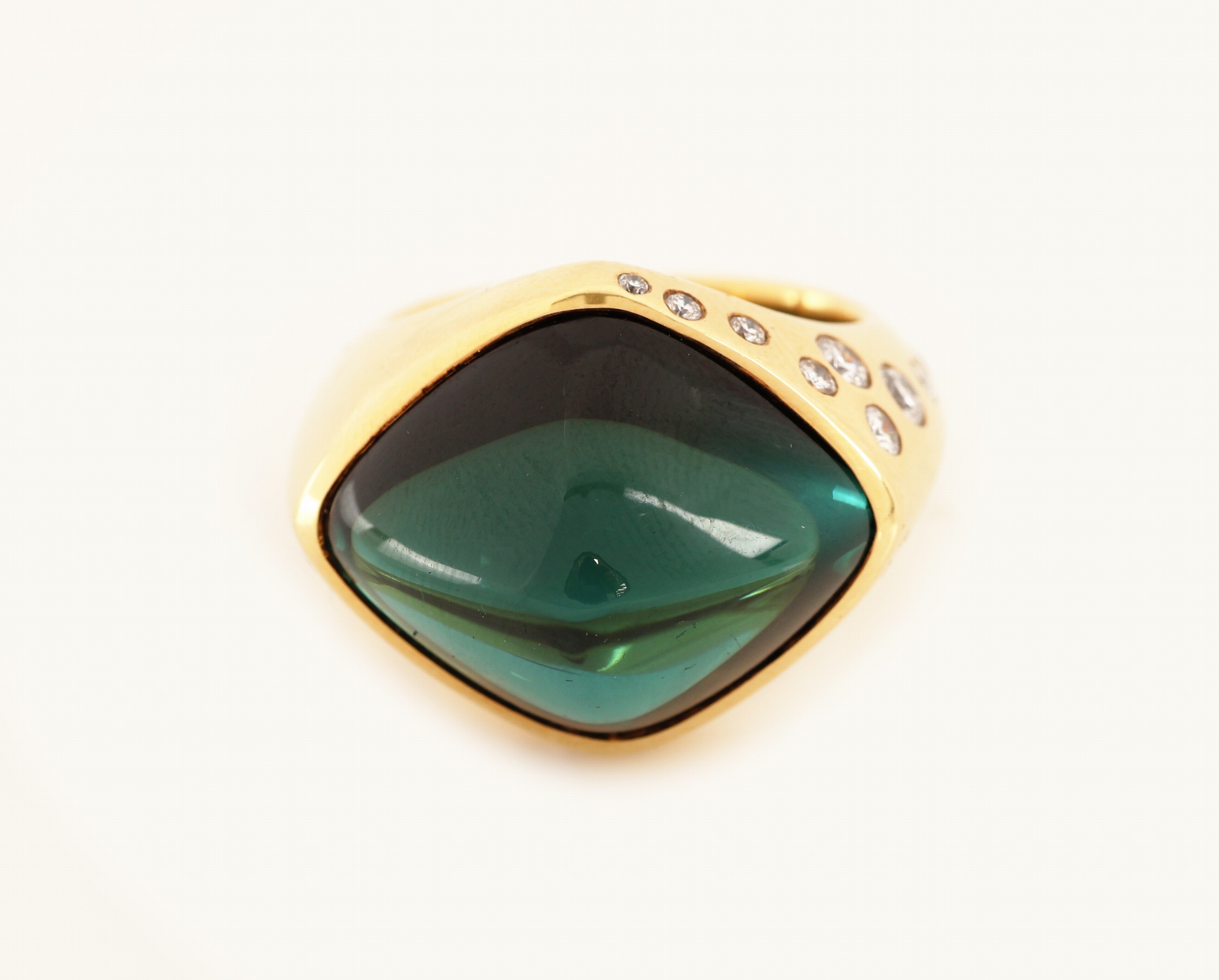 Detail c: 18 kt Gold Turmalin-Brillant-Ring, GG 750/000, Einzelanfertigung eines renommierten Idar-Obersteiner Goldschmieds, Indigolith- Cabochon ca. 22.17 ...