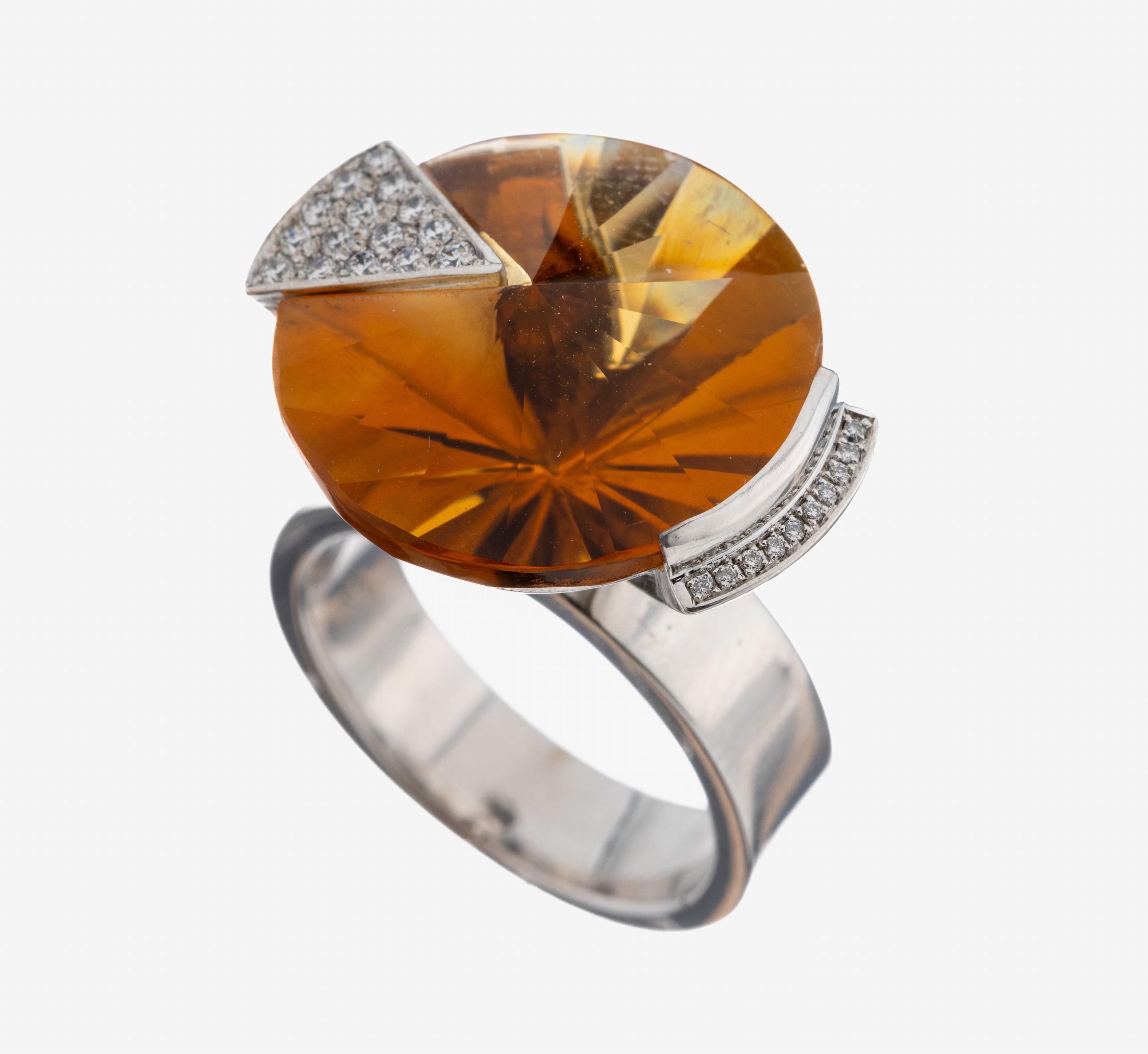Image 27067325 - 18 kt gold citrine-brilliant-ring , WG 750/000, costum made by well known goldsmith from ...