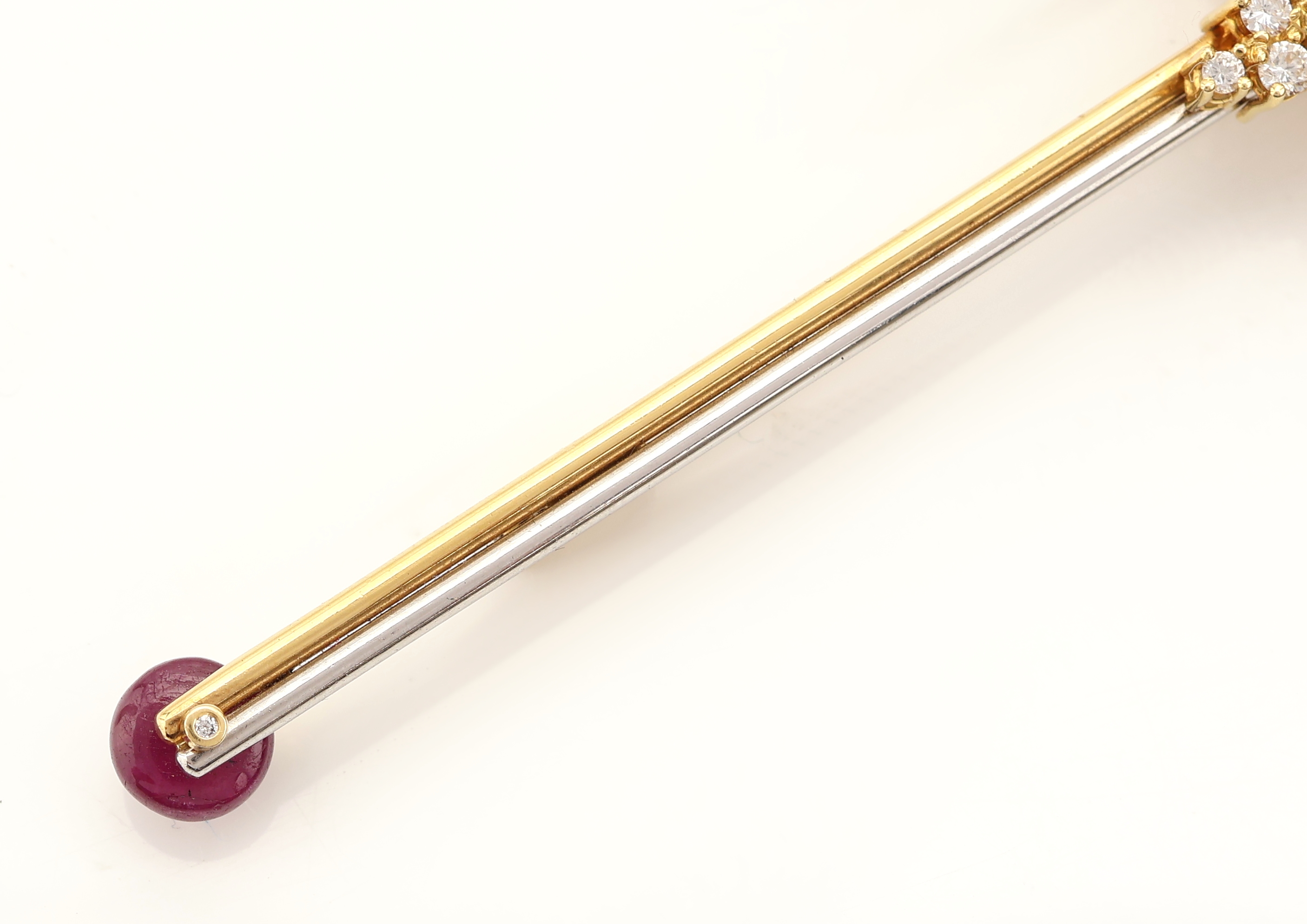 Detail b: 18 kt Gold und Platin Rubellit-Brillant -Brosche, GG 750/000 und Pt., Einzelanfertigung eines renommierten Idar- Obersteiner Goldschmieds, plastisch ...