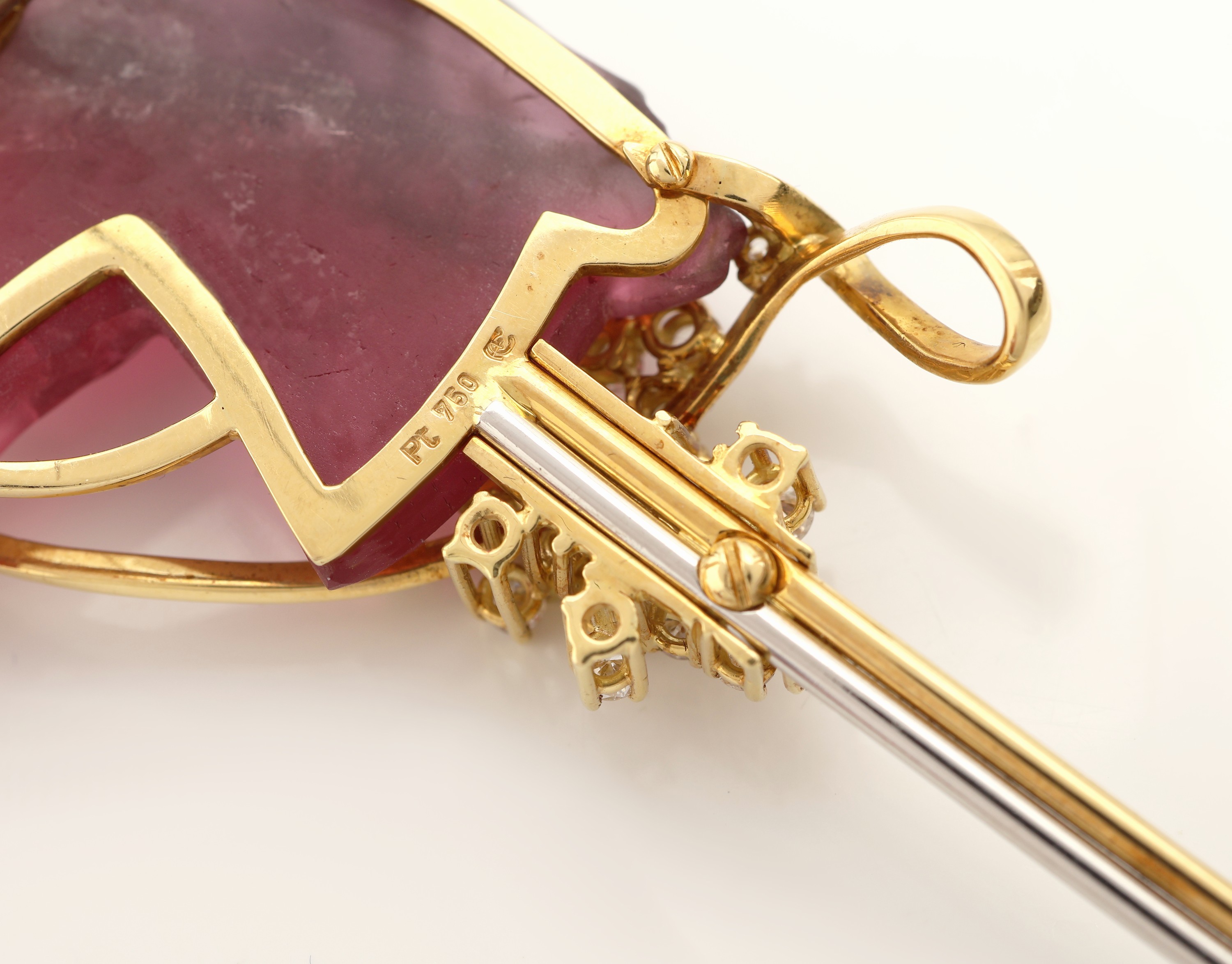 Detail c: 18 kt Gold und Platin Rubellit-Brillant -Brosche, GG 750/000 und Pt., Einzelanfertigung eines renommierten Idar- Obersteiner Goldschmieds, plastisch ...