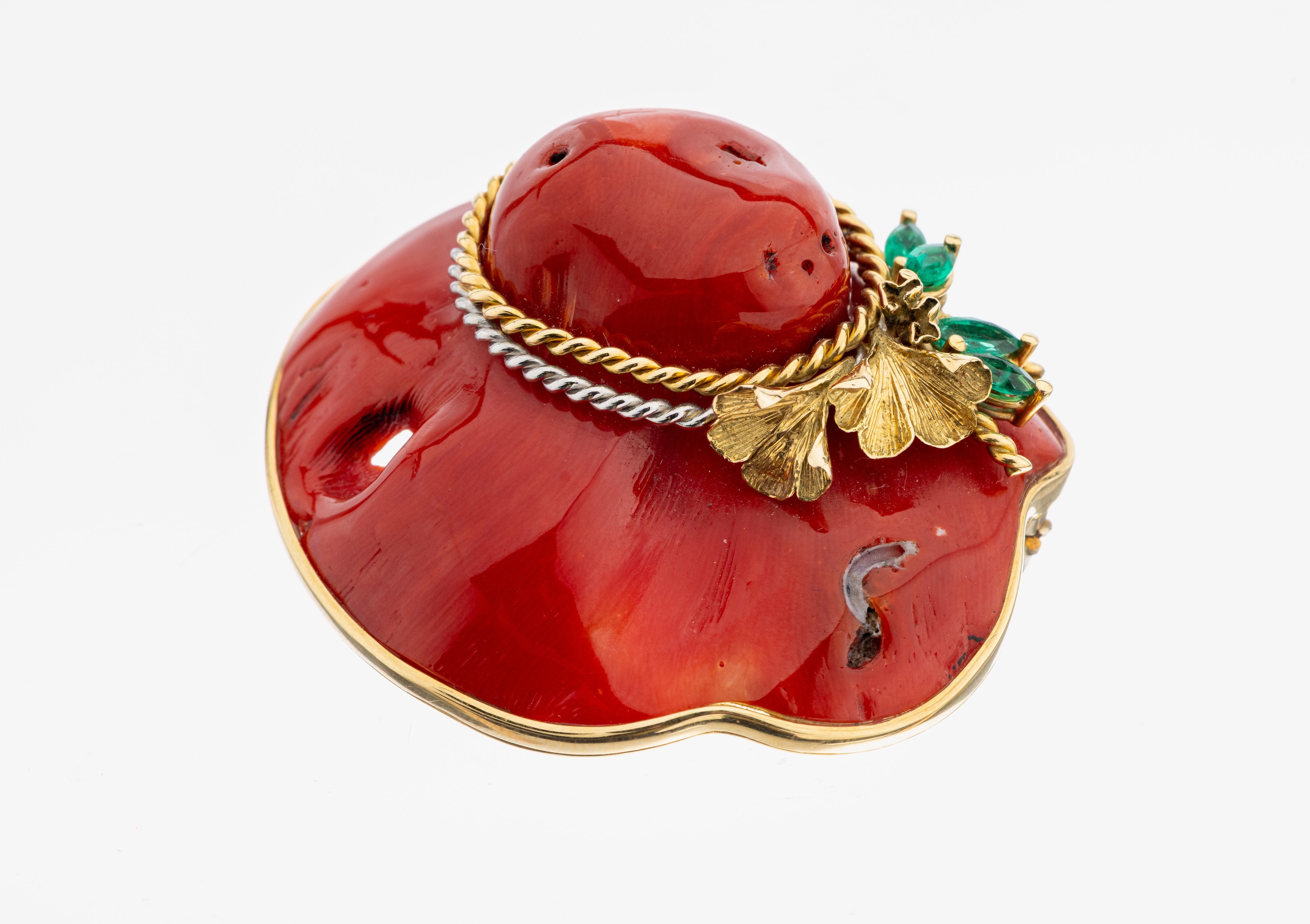 Image 27067338 - 18 kt Gold und Platin Korallen-Smaragd -Brosche, GG 750/000 und Pt., Einzelanfertigung ...