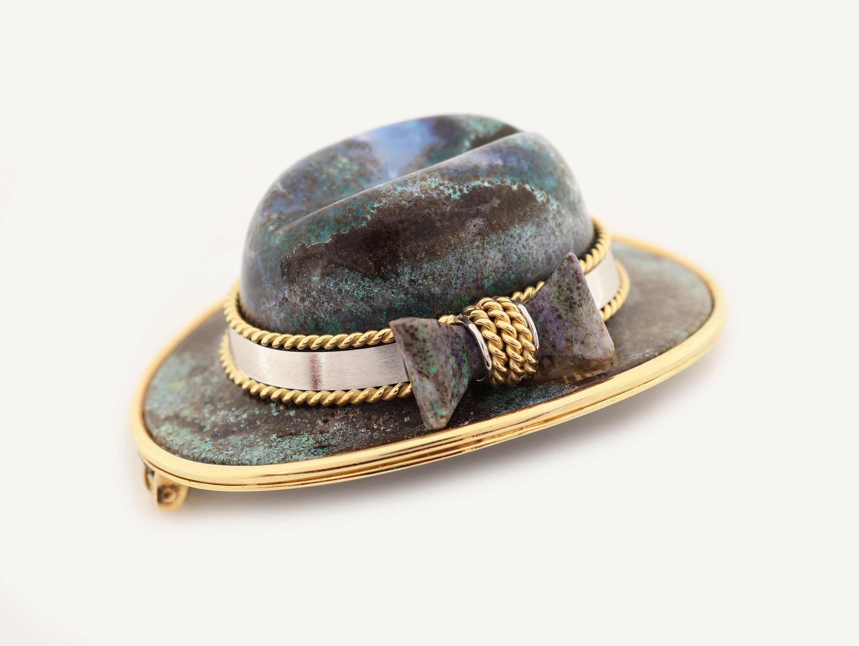 Detail b: Ausgefallene 18 kt Gold und Platin Opal- Brosche, GG 750/000 und Pt., Einzelanfertigung eines Idar-Obersteiner Goldschmieds, Hut aus einem Stück ...
