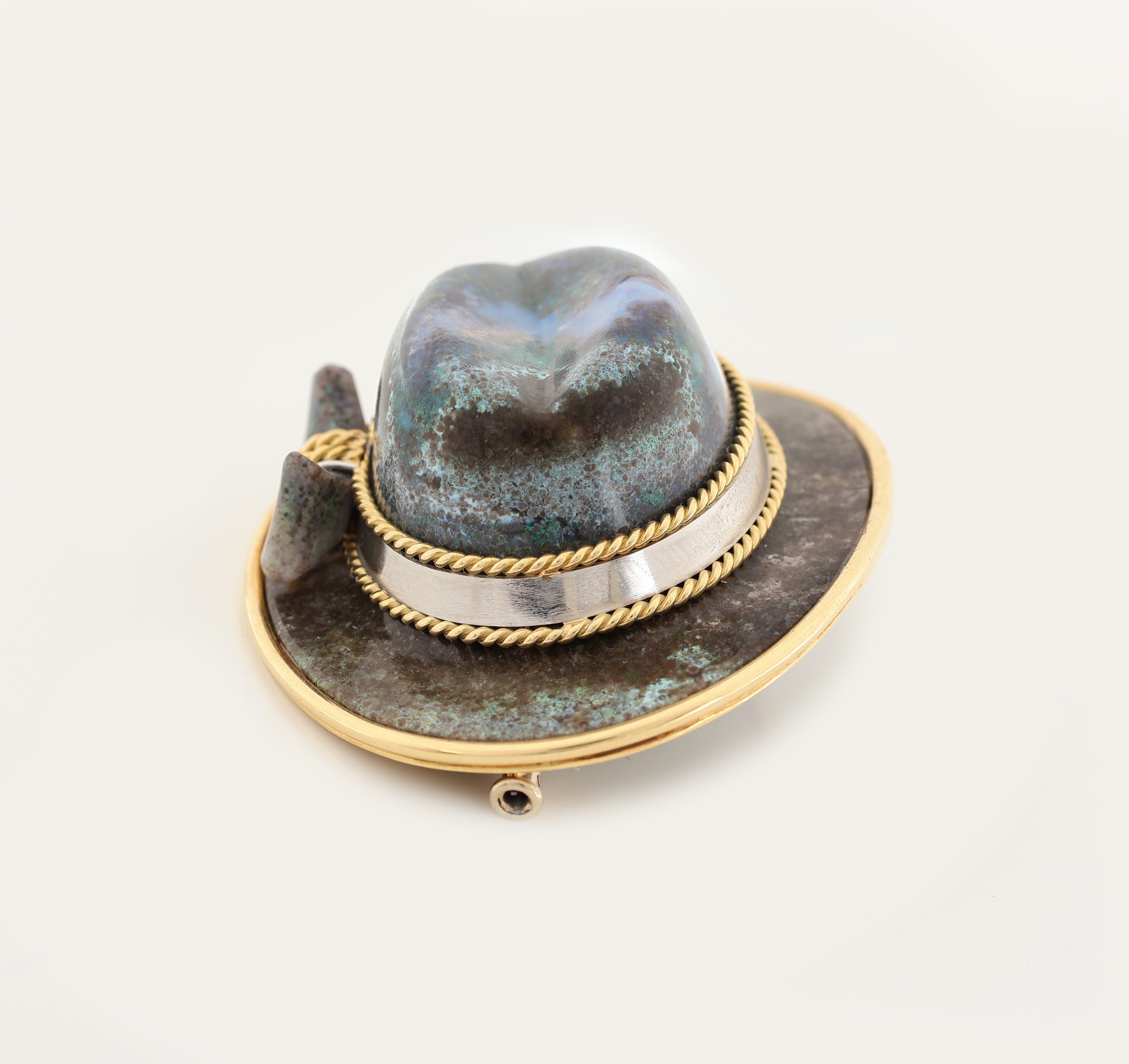 Detail d: Ausgefallene 18 kt Gold und Platin Opal- Brosche, GG 750/000 und Pt., Einzelanfertigung eines Idar-Obersteiner Goldschmieds, Hut aus einem Stück ...
