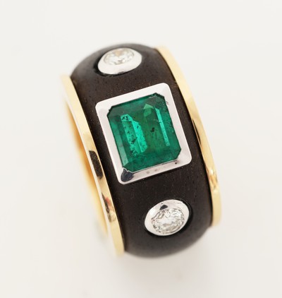 27067317a - 18 kt Gold Smaragd-Brillant-Ebenholz-Ring, GG/WG 750/000, Einzelanfertigung eines ...