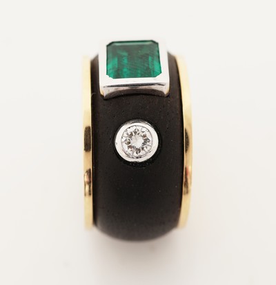27067317b - 18 kt Gold Smaragd-Brillant-Ebenholz-Ring, GG/WG 750/000, Einzelanfertigung eines ...