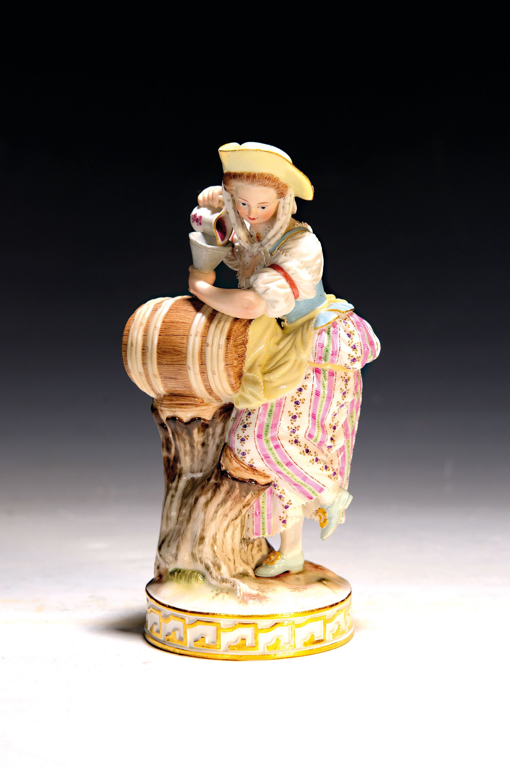 Image 27067776 - Porzellanfigur, Meissen, um 1880/90, Entwurf Michel Victor Acier, Winzerin mit Weinfass, ...